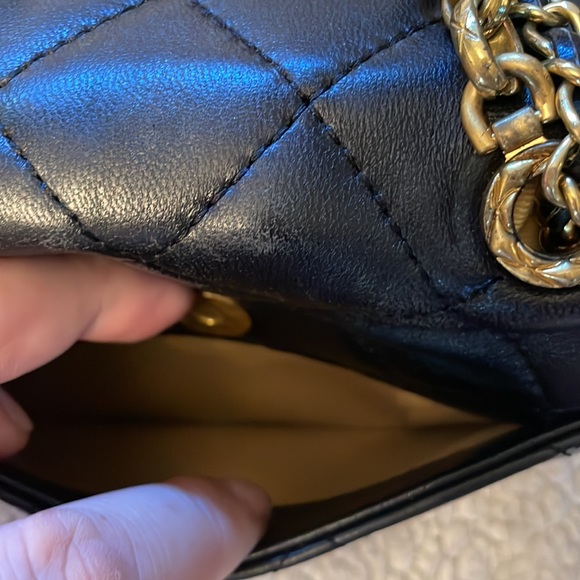 Chanel lamb kiss lock crossbody or bag Italy so soft like butter hard to find - Picture 4 of 9